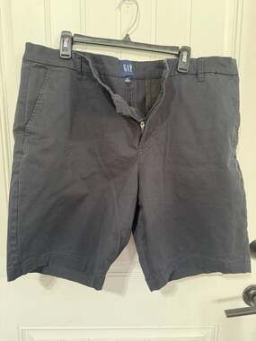 Gap Men's Black Flat Front Chino Shorts Size 40